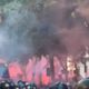 Barça-Real: les supporters catalans caillassent le car des Madrilènes, après s'être attaqué à celui de leur équipe par erreur