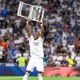 La chaise d’Alaba, le discours en larmes de Carvajal... les adieux émouvants des deux stars du Real au Bernabeu